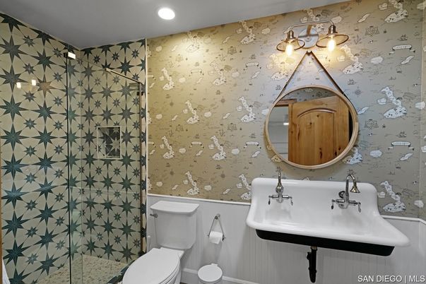Bathroom, Interior, Recessed Lighting