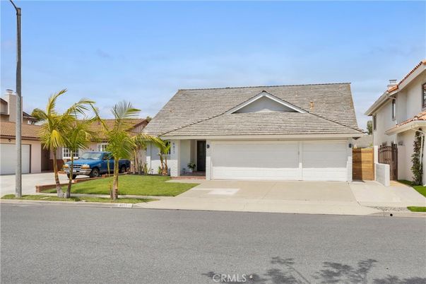 Attached, Exterior, Facade, Ranch