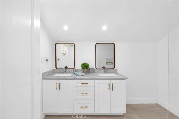 Bathroom, Dual Sink Vanities, Interior, Recessed Lighting