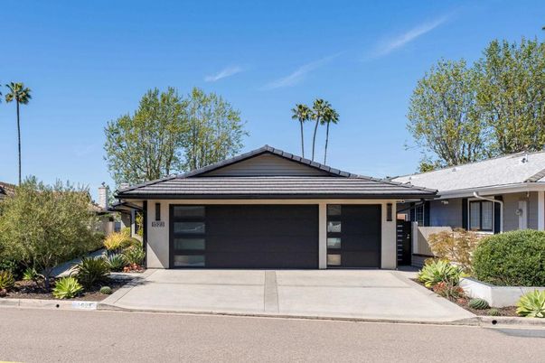 Attached, Exterior, Facade, Ranch