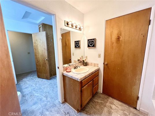 Bathroom, Interior, Tile Countertops