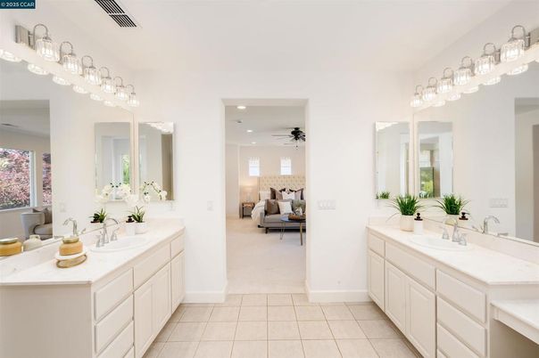 Bathroom, Dual Sink Vanities, Interior, Recessed Lighting
