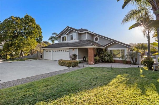 Attached, Backyard, Exterior, Facade, American Craftsman