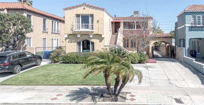 Exterior, Facade, Mediterranean