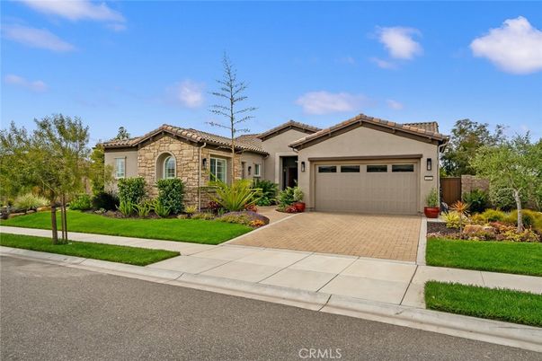 Attached, Exterior, Facade, Mediterranean