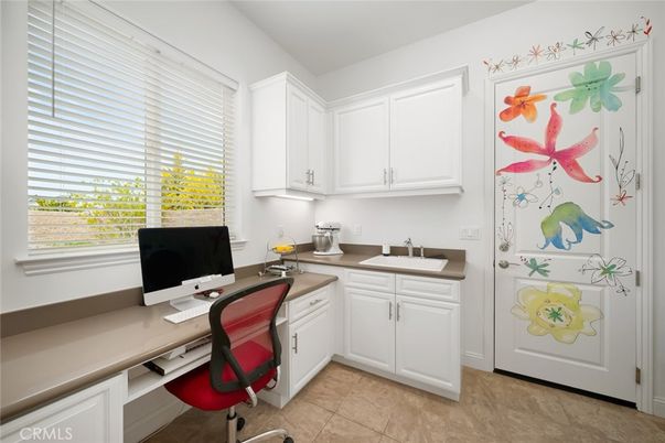 Home Office, Interior