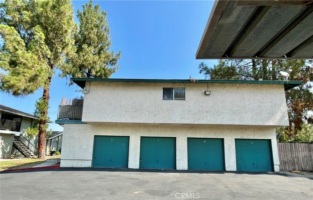 Attached, Exterior, Facade, Ranch