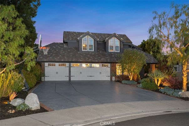 Attached, Exterior, Facade, Ranch