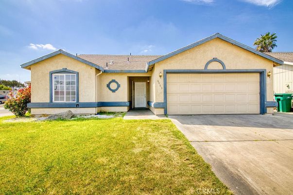 Attached, Exterior, Facade, Ranch