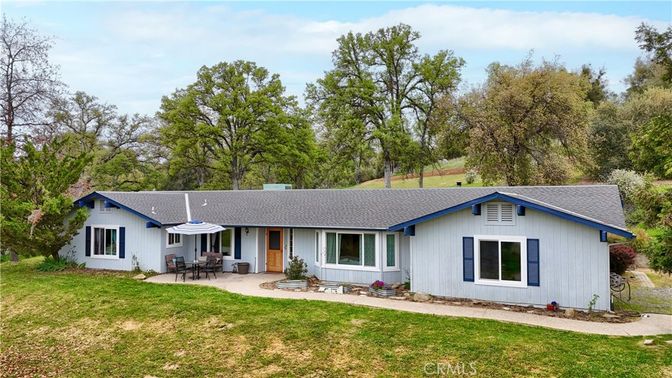 Backyard, Exterior, Facade, Ranch