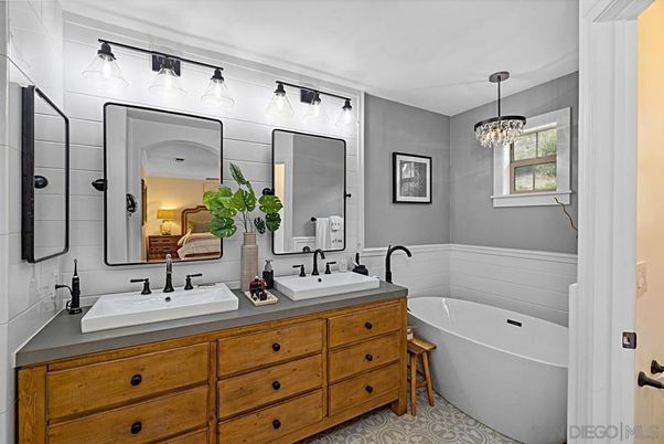Bathroom, Dual Sink Vanities, Free Standing Baths, Interior, Pendant Lights