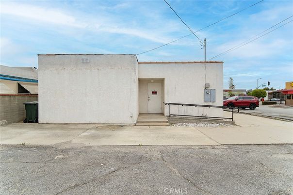 Exterior, Facade, None