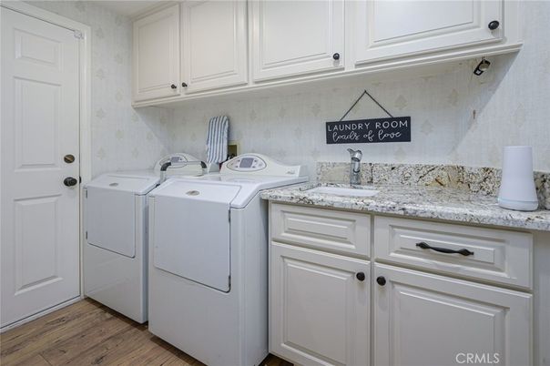 Interior, Washer, Wood Texture Flooring