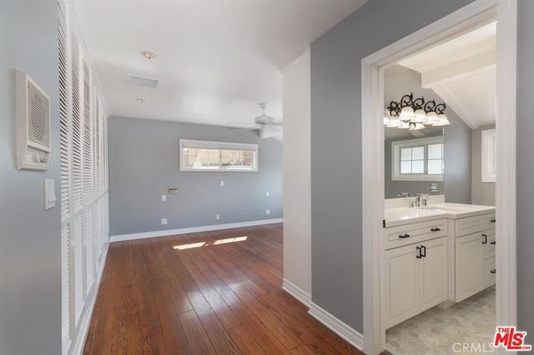 Bathroom, Interior, Recessed Lighting, Wood Texture Flooring