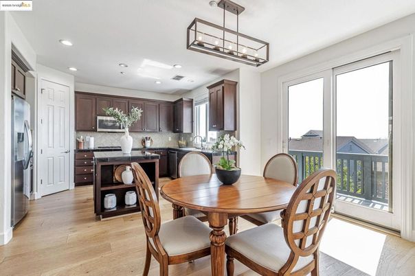 Dining room, Interior, Kitchen, Pendant Lights, Recessed Lighting, Wood Texture Flooring