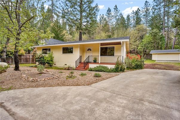 Backyard, Exterior, Facade, Ranch