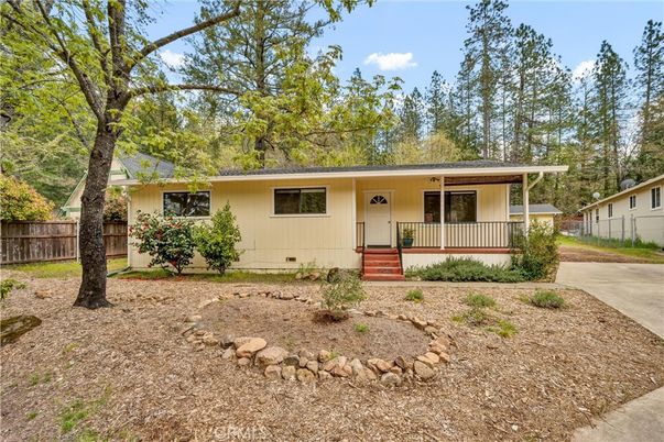 Backyard, Exterior, Facade, Ranch