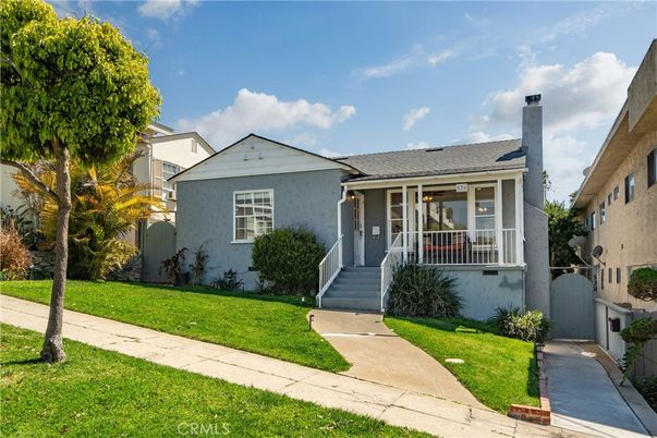 Backyard, Exterior, Facade, Ranch