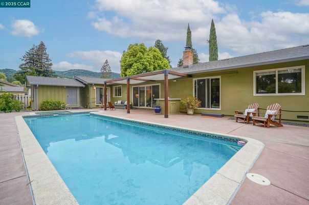 Exterior, Pool