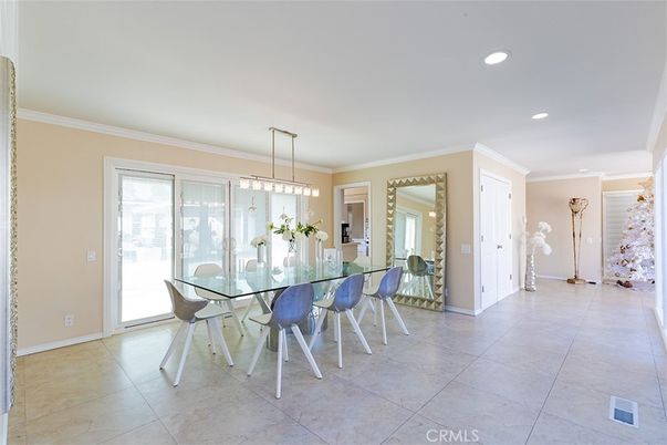 Dining room, Interior, Pendant Lights, Recessed Lighting