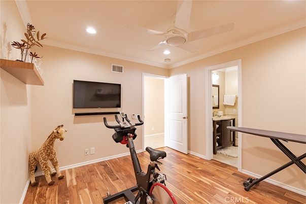 Fitness Equipment, Interior, Recessed Lighting, Wood Texture Flooring