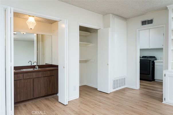 Interior, Washer, Wood Texture Flooring