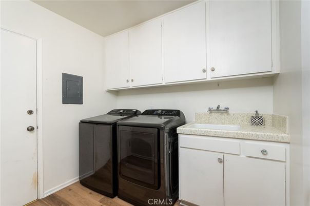 Interior, Washer, Wood Texture Flooring