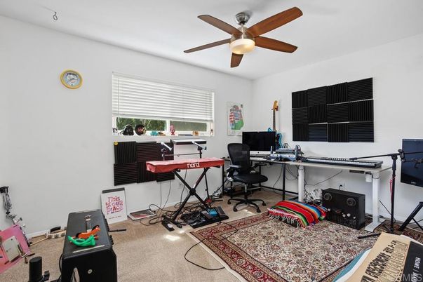 Home Office, Interior