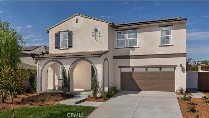 Attached, Exterior, Facade, Mediterranean