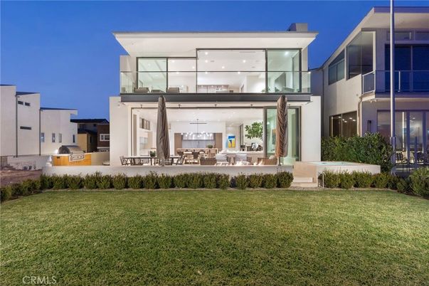 Backyard, Exterior, Facade, Modern
