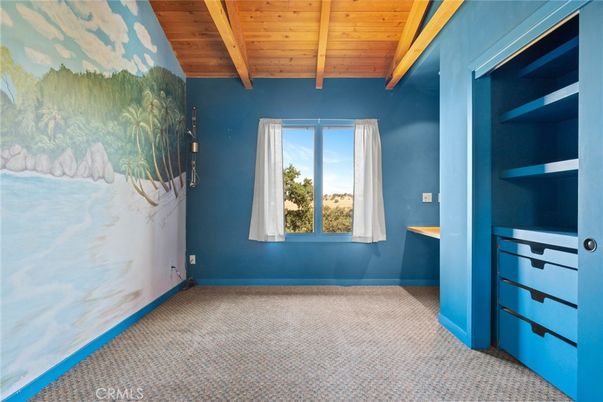 Empty room, Interior, Wooden Beams, Wooden Ceilings