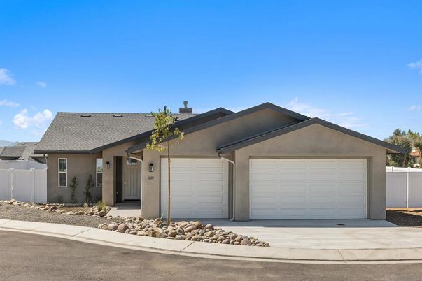 Attached, Exterior, Facade, Ranch
