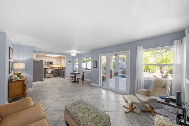 Dining room, Interior, Kitchen, Living room, Stainless Steel Appliances