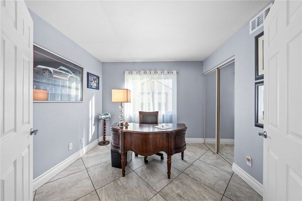 Home Office, Interior