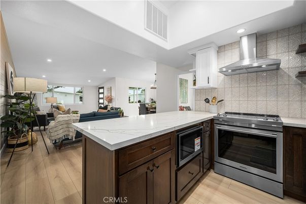 Dining room, Interior, Kitchen, Living room, Pendant Lights, Recessed Lighting, Stainless Steel Appliances, Wood Texture Flooring
