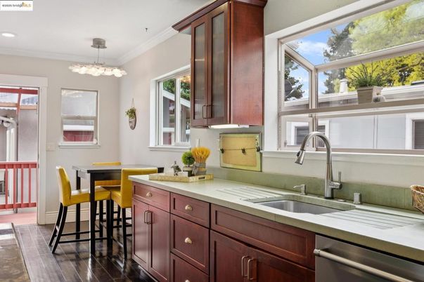 Dining room, Interior, Kitchen, Pendant Lights, Recessed Lighting, Stainless Steel Appliances