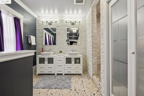 Bathroom, Dual Sink Vanities, Interior
