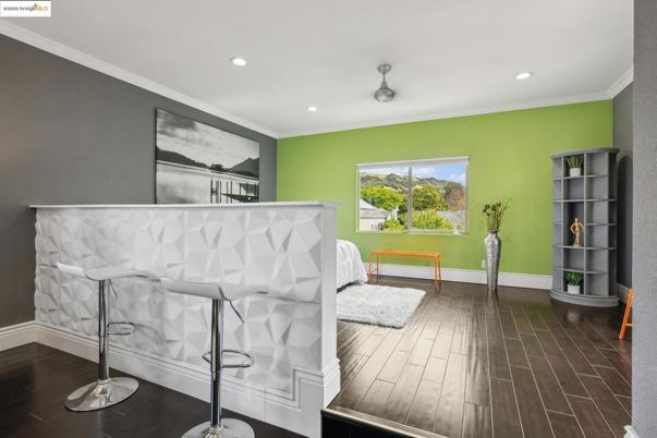 Interior, Recessed Lighting, Wood Texture Flooring
