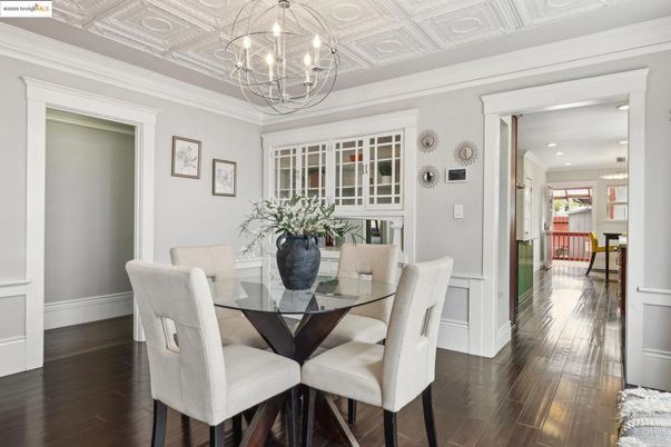 Chandelier, Dining room, Interior, Recessed Lighting, Wood Texture Flooring