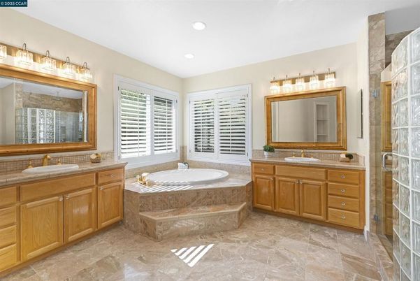 Bathroom, Dual Sink Vanities, Interior, Recessed Lighting