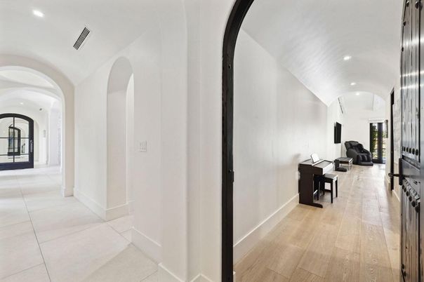 Interior, Recessed Lighting, Wood Texture Flooring