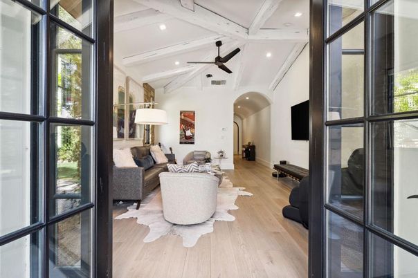 Interior, Living room, Recessed Lighting, Wood Texture Flooring