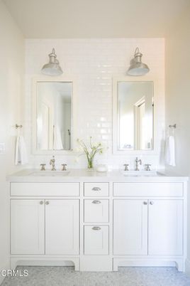 Bathroom, Dual Sink Vanities, Interior