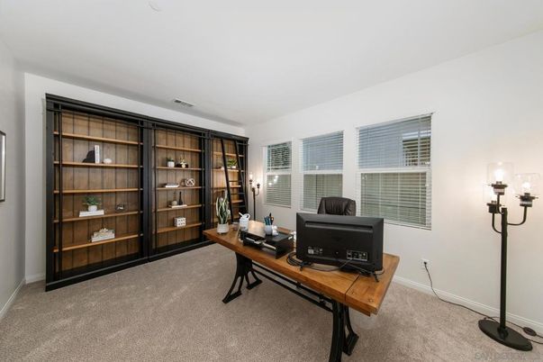Home Office, Interior