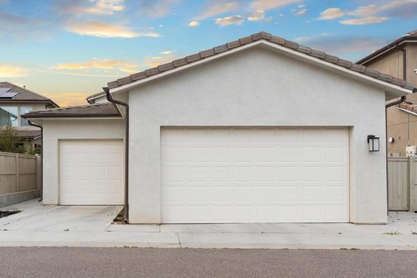 Detached Garage, Exterior