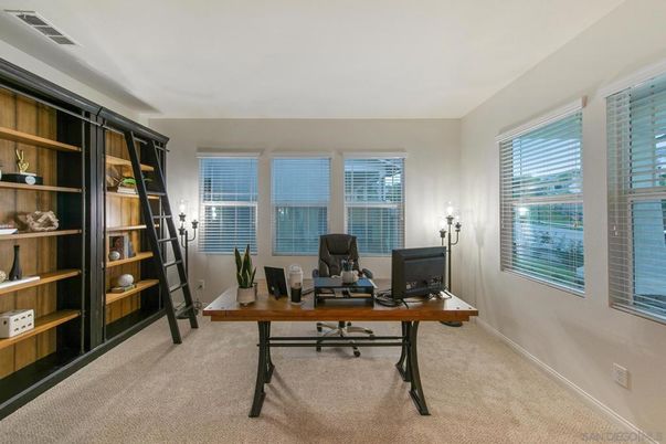 Home Office, Interior