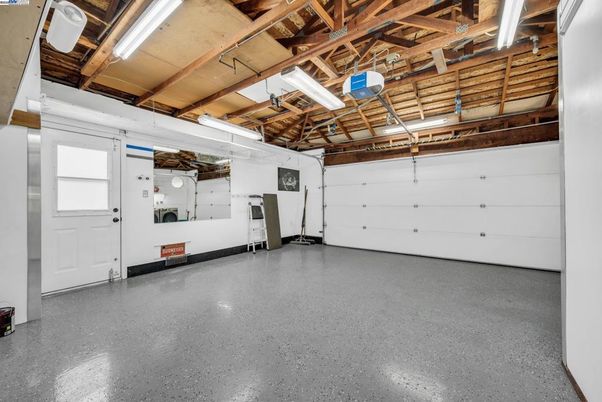 Garage, Interior, Wooden Beams