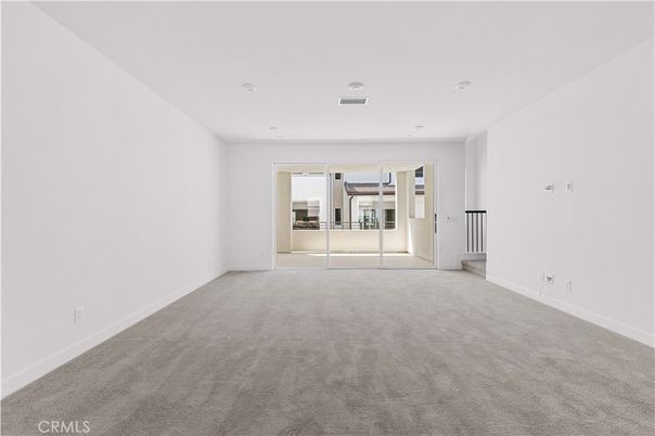 Empty room, Interior