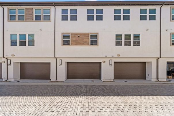Attached, Exterior, Facade, Rowhouse