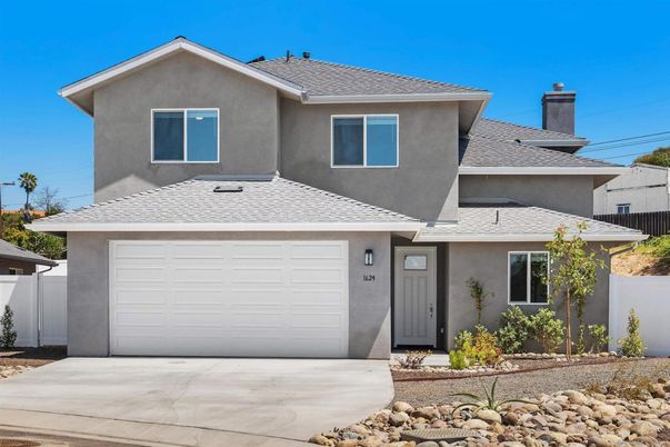 Attached, Exterior, Facade, American Craftsman